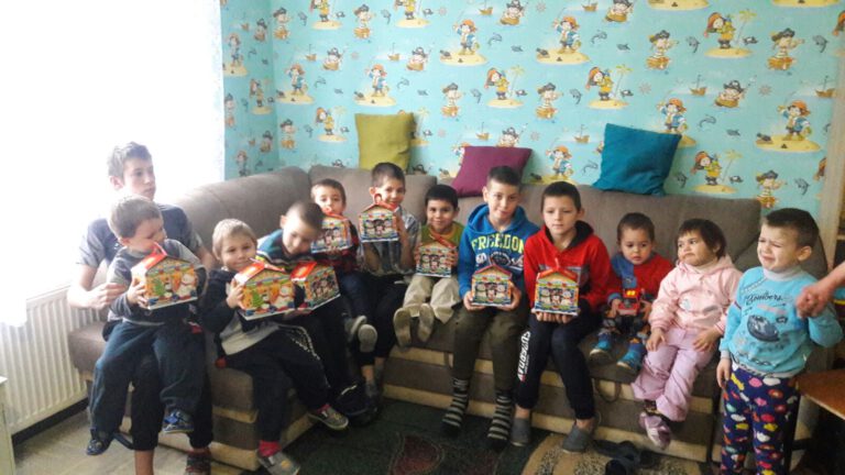 Фотозвіт прекрасних діток з КЗ " Лисичанський центр соціально-психологічної реабілітації дітей"